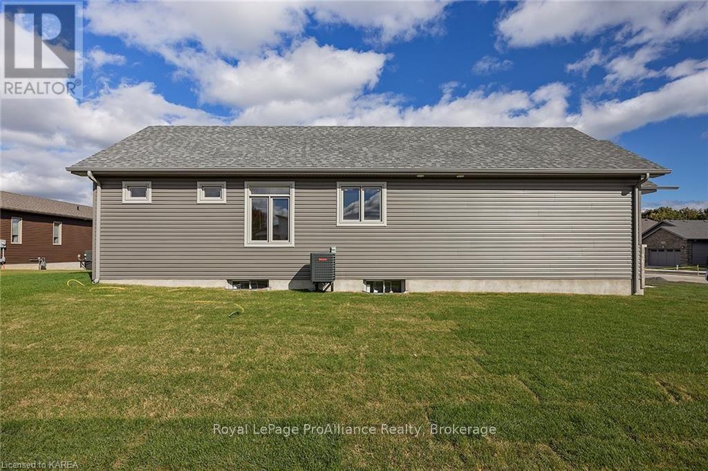 136 Mcdonough Crescent, Loyalist (Amherstview), Ontario  K7N 0B3 - Photo 6 - X9412147