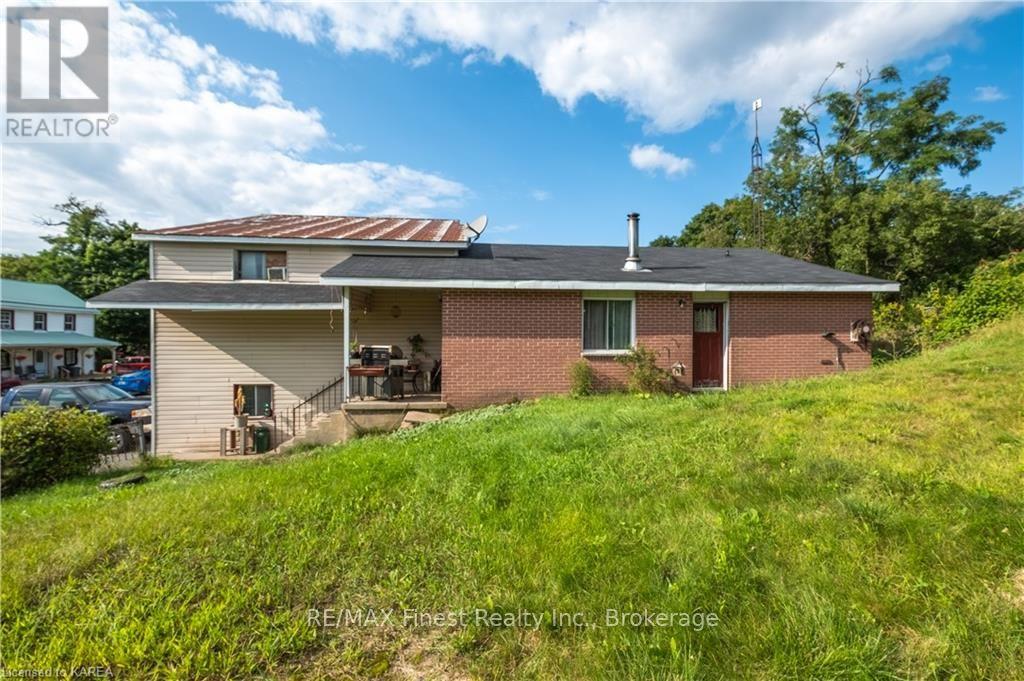 5542 Perth Road Crescent, South Frontenac (Frontenac South), Ontario  K0H 2L0 - Photo 36 - X9413268