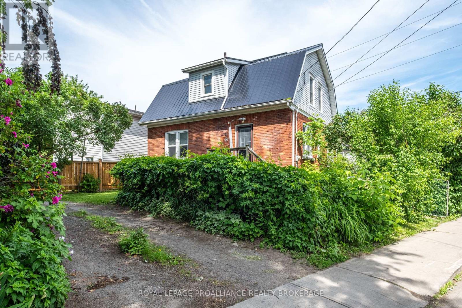 300 Division Street, Kingston, Ontario  K7K 3Z9 - Photo 2 - X9367339