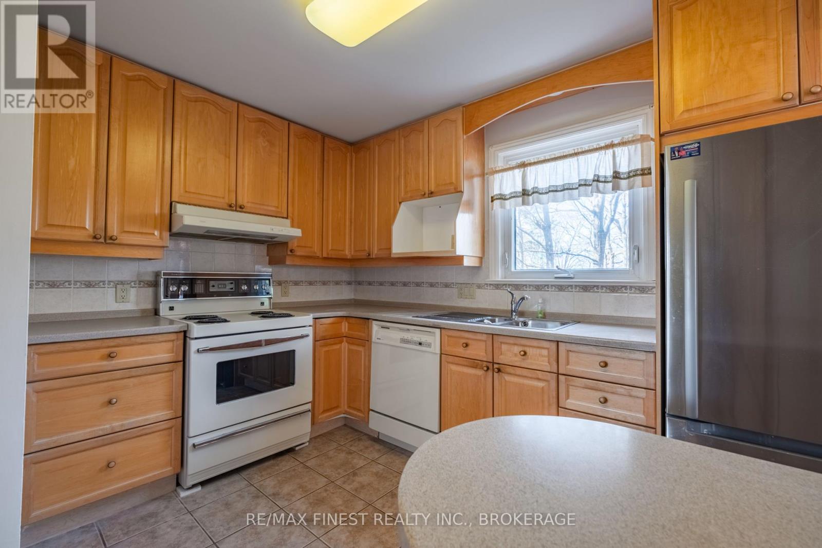 18 Strathcona Crescent, Kingston (West Of Sir John A. Blvd), Ontario  K7M 1N8 - Photo 10 - X10441765